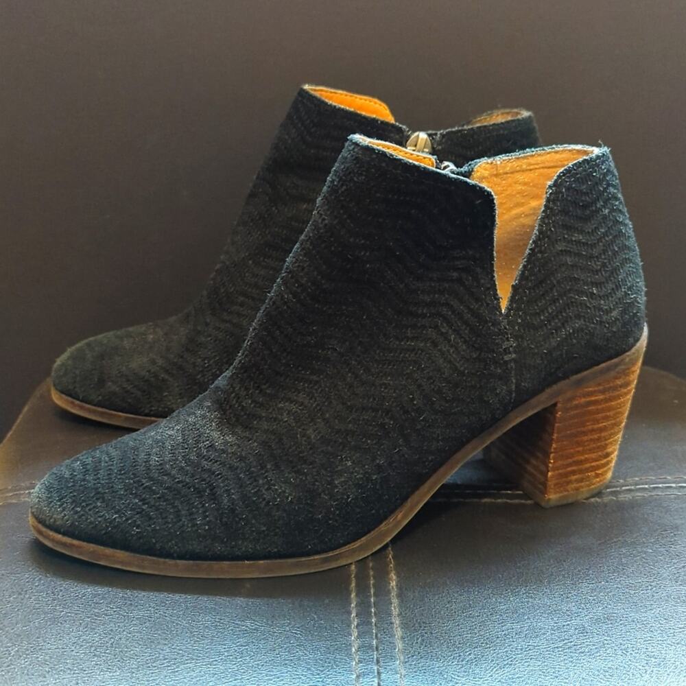 Lucky Brand Pickla Suede Leather Side Zip Ankle Block Heel Booties